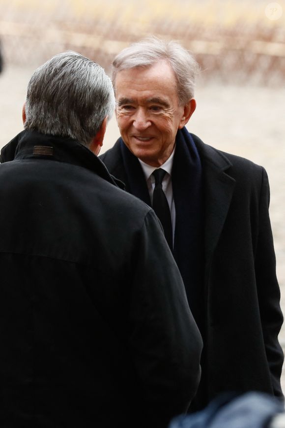 Son exigence et son expertise continuent d'impressionner ses enfants. 


Exclusif - Ernest-Antoine Seillière, Bernard Arnault - Obsèques de Yvon Gattaz (ancien président du Conseil national du patronat français (CNPF), l’ancêtre du MEDEF) en la Cathédrale Saint-Louis-des-Invalides à Paris le 17 décembre 2024. © Christophe Clovis/Bestimage