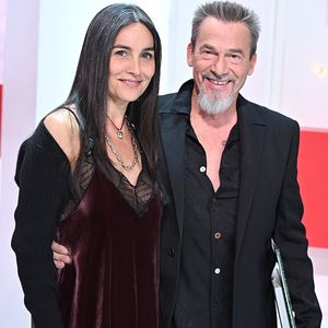 Exclusif - Florent Pagny et son épouse Azucena - Enregistrement de l'émisssion Vivement dimanche au studio Gabriel, presentée par Michel Drucker.

© Guillaume Gaffiot / Bestimage