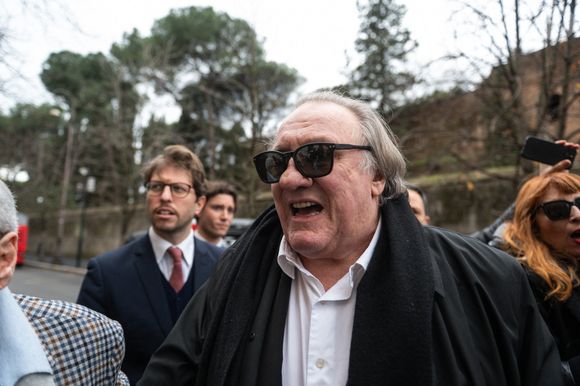 Gérard Depardieu et le paparazzi Rino Barillari se réconcilient en public au Harry's Bar" après leur violente altercation de mai 2024. Photo : Zuma Press / Bestimage