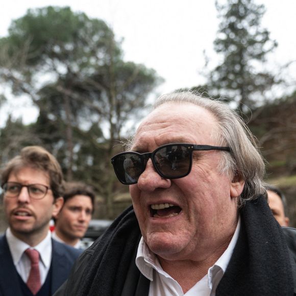 Gérard Depardieu et le paparazzi Rino Barillari se réconcilient en public au Harry's Bar" après leur violente altercation de mai 2024. Photo : Zuma Press / Bestimage