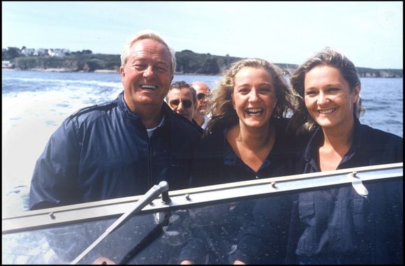 Jean-Marie Le Pen et ses filles Marine et Marie-Caroline en bateau à la Trinité sur Mer en 1987.