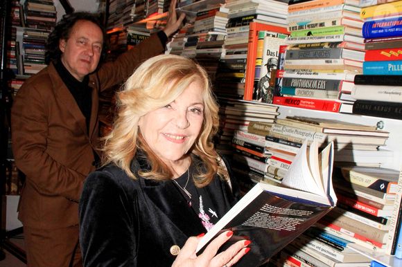 Exclusif - Nicoletta et son mari Jean-Christophe Molinier lors de la soirée dédicaces du livre "Les années Sagan" de Denis Westhof à la librairie 7L à Paris, France, le 29 mai 2024. 

© Phiippe Baldini/Bestimage