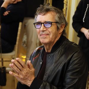 Julien Clerc est fan de cette cuisine simple, faite avec des produits de qualité.

Exclusif - Julien Clerc lors de la nomination de Stéphane Bern comme Pape du Patrimoine lors de la Saint Clément au restaurant Alain Ducasse Baccarat, à Paris, France, le 20 novembre 2025. © Denis Guignebourg/Bestimage