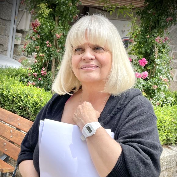 Et en profite pour évoquer son avenir professionnel.

La prochaine série de TF1 Espionne avec Isabelle Nanty en tournage dans une ville du Cantal à Marcolès (15), France, le 15 juillet 2025. © Fabien Faure/Bestimage