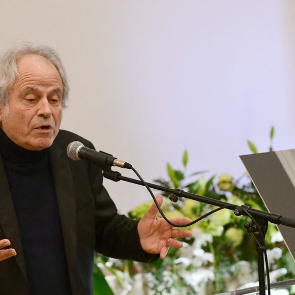 Franz-Olivier Giesbert - Obsèques de J-F.Kahn dans la salle polyvalente de Mussy-sur-Seine, le 29 janvier 2025. Après cet hommage civil en présence de ses proches et notamment du Premier ministre F.Bayrou, le journaliste, décédé le 22 janvier 2025 à 86 ans, sera inhumé dans le cimetière communal dans la plus stricte intimité.
© Romain Doucelin / Bestimage