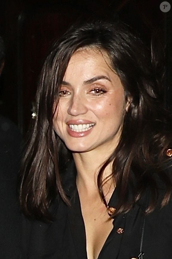Paris - L'actrice Ana de Armas fait la fête jusqu'à 3 heures du matin après le défilé Louis Vuitton au Louvre à Paris.
©Backgrid USA / Bestimage