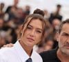 De son côté, Adèle Exarchopoulos se souvient que le travail sur leur couple à l'écran a été un "grand débat" entre eux.

Adèle Exarchopoulos et le réalisateur Gilles Lellouche - Photocall du film "L'Amour Ouf" lors du 77e Festival International du Film de Cannes (14 - 25 mai 2024), le 24 mai 2024. © Jacovides / Moreau / Bestimage
