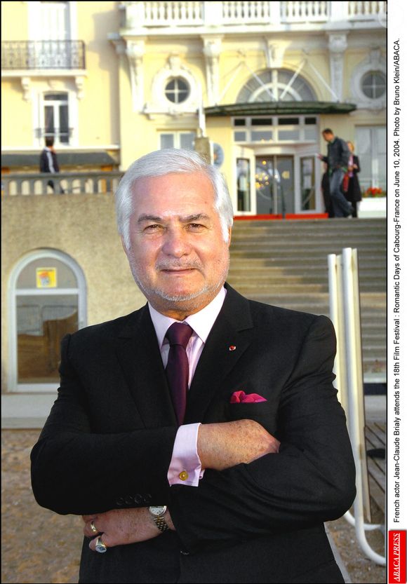 L'acteur français Jean-Claude Brialy participe au 18ème Festival du Film : Journées Romantiques de Cabourg-France le 10 juin 2004. Photo par Bruno Klein/ABACA.