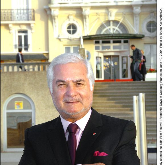 L'acteur français Jean-Claude Brialy participe au 18ème Festival du Film : Journées Romantiques de Cabourg-France le 10 juin 2004. Photo par Bruno Klein/ABACA.