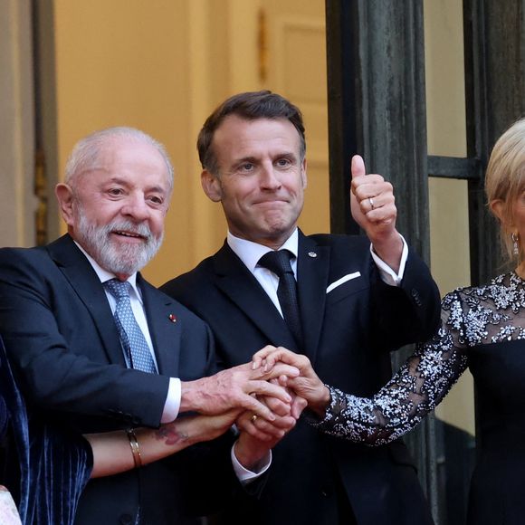 Le président Emmanuel Macron, sa femme Brigitte Macron, le président du Brésil Luiz Inácio Lula da Silva et sa femme Rosângela da Silva - Le président de la République française et sa femme accueillent le président du Brésil et sa femme au palais de l'Elysée pour un dîner d'état à Paris le 5 juin 2025.

© Jacovides / Moreau / Bestimage