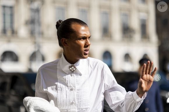 Exclusif - Le chanteur Stromae (Paul van Haver) et sa femme Coralie Barbier rentrent à l'hôtel Ritz après le défilé Chanel à Paris le 4 octobre 2022.