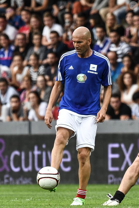 Zinédine Zidane - Les champions du monde de 98 ont défié les rugbymen du Stade toulousain lors d'une rencontre caritative pour l’association de Pascal Olmeta "Un sourire, un espoir pour la vie" sur la pelouse du stade Ernest Wallon à Toulouse, France, le 10 juillet 2017. © Agence/Bestimage