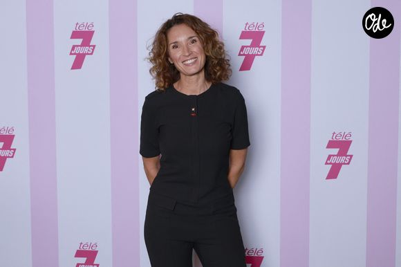 "La moyenne d’âge est autour de 20 ans. Ils sont excessivement jeunes, ils viennent en majorité des régions, ils ne sont pas du tout parisiens. Ils acceptent de donner leur vie s’il le faut pour nous sauver dans notre quotidien."

Marie Sophie LACARRAU - Soirée Télé 7 jours Chez Francette à Paris, jeudi 4 septembre 2025. - Soirée Télé 7 jours Chez Francette à Paris le 4 septembre 2025.
© Christophe Aubert via Bestimage