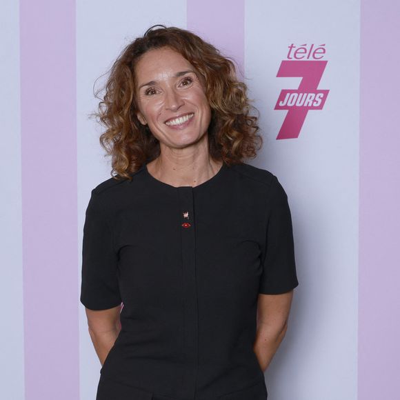 "La moyenne d’âge est autour de 20 ans. Ils sont excessivement jeunes, ils viennent en majorité des régions, ils ne sont pas du tout parisiens. Ils acceptent de donner leur vie s’il le faut pour nous sauver dans notre quotidien."

Marie Sophie LACARRAU - Soirée Télé 7 jours Chez Francette à Paris, jeudi 4 septembre 2025. - Soirée Télé 7 jours Chez Francette à Paris le 4 septembre 2025.
© Christophe Aubert via Bestimage