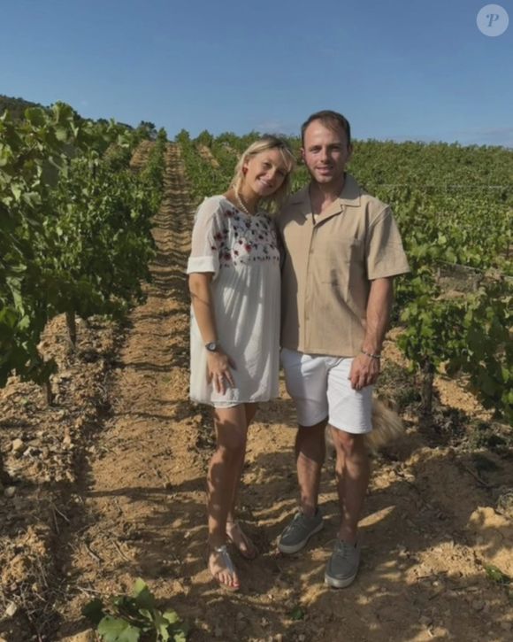 Avec sa compagne Julia, Ludovic, révélé dans la saison 19 de "L'amour est dans le pré", est viticulteur-œnologue dans le Sud-Ouest. Ludovic de "L'amour est dans le pré" file le parfait amour avec Julia. @Instagram
