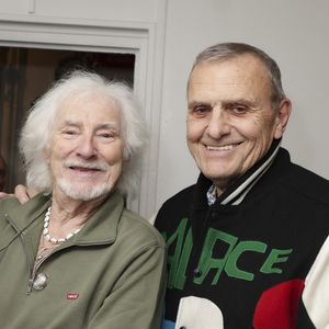 Exclusif - Hugues Aufray, Jean-Charles de Castelbajac en backstage du concert de Hugues Aufray au Le Dôme de Paris - Palais des Sports le 9 novembre 2025.

© Jack Tribeca / Bestimage