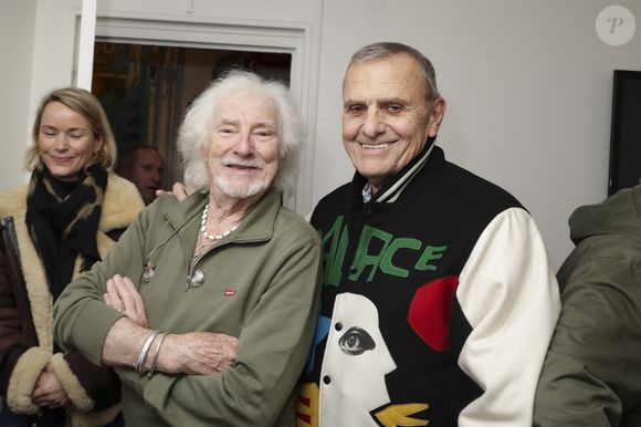 Exclusif - Hugues Aufray, Jean-Charles de Castelbajac en backstage du concert de Hugues Aufray au Le Dôme de Paris - Palais des Sports le 9 novembre 2025.

© Jack Tribeca / Bestimage