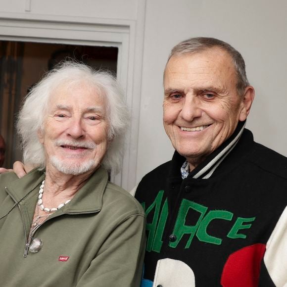 Exclusif - Hugues Aufray, Jean-Charles de Castelbajac en backstage du concert de Hugues Aufray au Le Dôme de Paris - Palais des Sports le 9 novembre 2025.

© Jack Tribeca / Bestimage