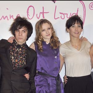 Françoise Fabian, Jéremy Kapone, Christa Théret, Sophie Marceau et la réalisatrice Lisa Azuelos - Première du film "LOL" au cinéma Gaumont Marignan à Paris, le 2 février 2009. © COADIC GUIREC / BESTIMAGE