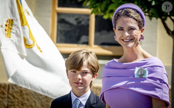 Pour marquer cette étape importante dans la vie de son fils, la princesse Madeleine de Suède a publié un tendre message sur son compte Instagram à destination de son fils.

Baptême de la princesse Inès en l'église du château de Drottningholm sur l'île de Lovön, le jour des noces d'étain du prince Carl Philip de Suède et de la princesse Sofia (Hellqvist) de Suède, le 13 juin 2025. 

© Dana Press / Bestimage