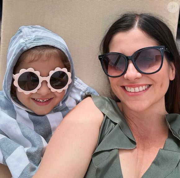 Sur Instagram, elle écrit : "Ma chère Selena, déjà ton absence se fait sentir dans mon coeur. Je suis tellement heureuse de te voir réaliser cette expérience unique qui t’apportera une richesse intérieure inestimable"
Delphine Colas, ancienne candidate de "Familles nombreuses"