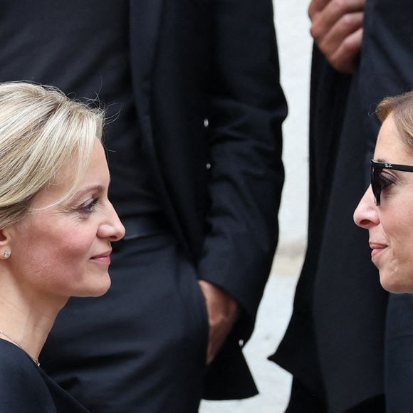 Léa Salamé, Audrey Crespo-Mara - Sorties des obsèques de Thierry Ardisson en l’église Saint-Roch de Paris, France, le 17 juillet 2025.  © Clovis-Jacovides/Bestimage