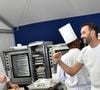 On découvre ensuite une adorable photo où l’ami de Pharrell Williams façonne des boules de glace avec le garçonnet. 

Cyril Lignac dans l’espace VIP “le Pavillon Eiffel,” lors de la 12ème édition Longines Paris Eiffel Jumping au pied de la Tour Eiffel sur le Champ-de-Mars à Paris, France le 20 juin 2026

© Perusseau / Veeren / Bestimage