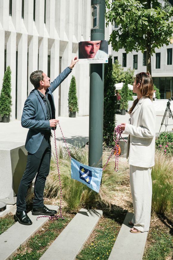 Alors que les enfants Delon étaient invités à l'inauguration du parvis Alain Delon au coeur du Campus Georges Méliès de Cannes, c'est Liv Delon la fille cadette d'Anthony qui est venue en présence du maire de la ville, David Lisnard, à Cannes, France, le 22 mai 2026.  © Sam Delpech/Bestimage