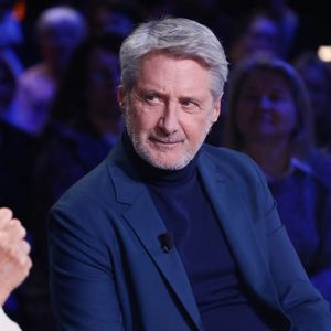 Antoine De Caunes 

Exclusif - Antoine de Caunes - Enregistrement de l'émission "La Boîte à secrets", au Studio du Lendit, présentée par F.Bollaert et diffusée le 24 janvier sur France 3. Le 16 décembre 2024
© Christophe Clovis / Bestimage