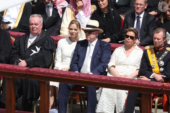 Le prince Albert de Monaco et la princesse Charlène, le grand-duc Henri de Luxembourg et son épouse Maria Teresa de Luxembourg lors de la messe d'inauguration du pape Léon XIV sur la place Saint-Pierre le 18 mai 2025 au Vatican. Le pape Léon XIV (anciennement cardinal Robert François Prévost) a présidé sa messe d'inauguration sur la place Saint-Pierre après son élection le 8 mai. Photo by Marco Iacobucci/IPA/ABACAPRESS.COM
