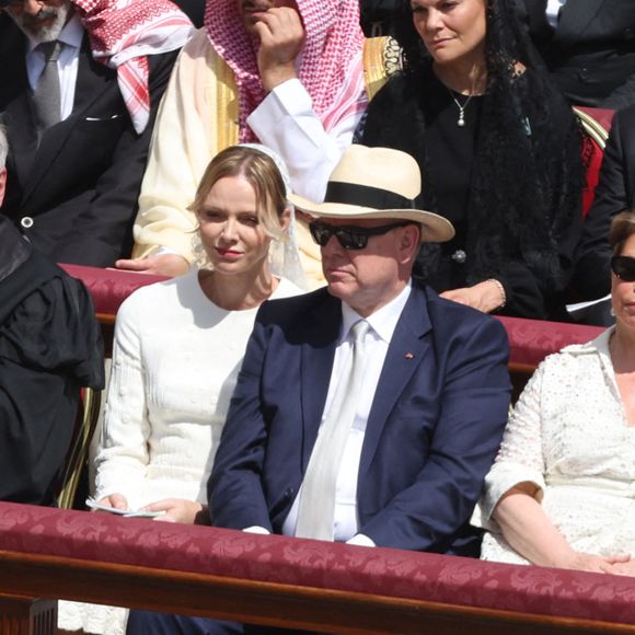 Le prince Albert de Monaco et la princesse Charlène, le grand-duc Henri de Luxembourg et son épouse Maria Teresa de Luxembourg lors de la messe d'inauguration du pape Léon XIV sur la place Saint-Pierre le 18 mai 2025 au Vatican. Le pape Léon XIV (anciennement cardinal Robert François Prévost) a présidé sa messe d'inauguration sur la place Saint-Pierre après son élection le 8 mai. Photo by Marco Iacobucci/IPA/ABACAPRESS.COM