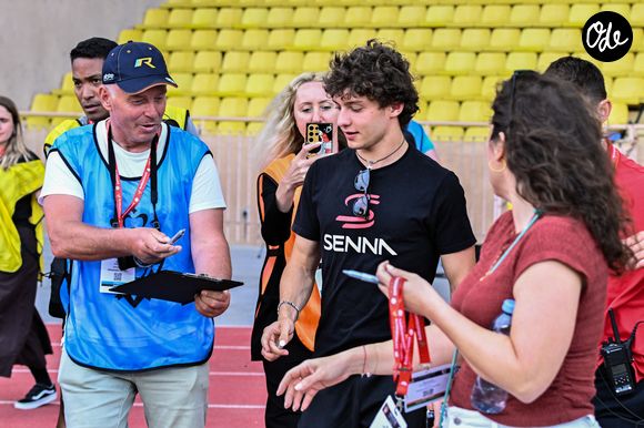 Kimi Antonelli lors du match de football caritatif au stade Louis II de Monaco opposant les Barbagiuans aux pilotes de l'équipe Nazionale Piloti dans le cadre de la "Racing Stars Football Cup" le 3 juin 2026.
Depuis 35 ans, des pilotes automobiles participent chaque année à un match de football caritatif organisé à Monaco. Ce " match des pilotes " a accueilli tous les plus grands de la Formule 1, y compris Michael Schumacher. En 2025, une nouvelle mouture a vu le jour, la Racing Stars Football Cup, sous la houlette de Louis Ducruet, le fils de la princesse Stéphanie. Ce 3 juin 2026, avait lieu la deuxième édition de l'événement caritatif, organisé au profit de deux associations.
Les fonds récoltés lors de l'événement seront reversés à deux associations. La première est " Mercy Ships ", qui déploie des navires-hôpitaux afin d'offrir des soins chirurgicaux gratuits en Afrique. La seconde association est " Les Soins de l'espoir ", qui est engagée auprès d'enfants et d'adultes défavorisés en Asie du Sud-Est, notamment au Vietnam.
Les Barbagiuans ont remporté le match 6 - 2

© Bruno Bebert / Bestimage