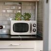 Du citron dans le micro-ondes : cette astuce de grand-mère revient au goût du jour