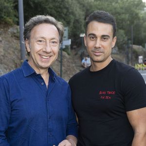 Exclusif - Stephane Bern et son mari Yori Bailleres - Laurent Voulzy en concert sur la scène du théâtre de Verdure lors du 41ème Festival de Ramatuelle, le 9 août 2025. © Cyril Bruneau / Bestimage