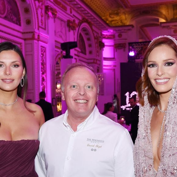Camille Cerf, David Bizet, chef du Peninsula à Paris, Maeva Coucke - Photocall du 5ème gala de charité de l'association "Les Bonnes Fées" à l'occasion de la campagne mondiale "Octobre Rose" à l'hôtel Peninsula, Paris le 3 octobre 2024.  © Rachid Bellak/Bestimage