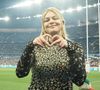 L'Eurovision, c'est dans un mois
La chanteuse Louane (Louane Emera), représentante de la France au concours de l'Eurovision, interpréte pour la première fois son titre "maman", en hommage à sa mère décédée lorsqu'elle avait 17 ans, devant les 80 000 spectateurs, suspendue sur une plateforme, plusieurs mètres au-dessus de la pelouse et des musiciens, du Stade de France à la mi-temps du match du Tournoi des Six Nations opposant la France à l'Écosse, à Saint-Denis, Seine Saint-Denis. © Cyril Moreau/Bestimage