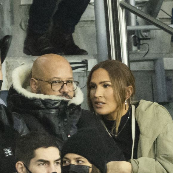 Vitaa et son mari Hicham Bendaoud lors de la huitième de finale aller de la Ligue des champions entre le PSG et le Real Madrid au Parc des Princes, à Paris, le 15 février 2022.

Photo : Cyril Moreau / Bestimage