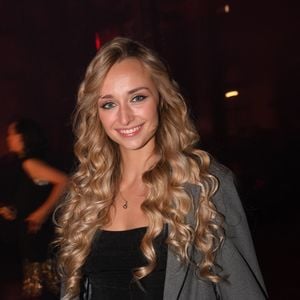 Depuis, la nièce de Laura Smet se fait assez discrète... Notamment sur ses réseaux.

Emma Smet - People à la soirée Calzedonia "Calzedomania" au Palais Brongniart à Paris pendant la fashion week femme printemps/été 2023 le 26 septembre 2022.

© Rachid Bellak / Bestimage