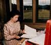 La collection inclut le sac iconique Launer Traviata et des pièces Burberry (écharpe, foulard, trench, broche corgi).

 La reine Elizabeth II d'Angleterre est décédée à l'âge de 96 ans, après 70 ans de règne, dans son château de Balmoral, le 8 septembre 2022.
PA Photo/ Bestimage
