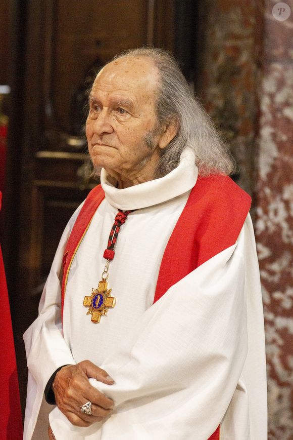 Exclusif - le pere Guy Gilbert - Ordinations Sacerdotales du diocèse de Paris en l'église Saint-Sulpice qui pour l'occasion s'est adaptée aux règles Covid 19, en ne recevant que 750 personnes pour une capacité initiale d'environ 2000 places, sous le ministère de Monseigneur Aupetit, en présence du Cardinal Mgr Vingt-Trois, du nouveau Nonce Apostolique  Mgr Celestino Migliore, mais aussi du Père Guy Gilbert le « prêtre des loubards », de Mgr Patrick Chauvet recteur de Notre-Dame de Paris, qui n'a pu recevoir la cérémonie pour la deuxième année consécutive suite à l'incendie de la cathédrale, et de nombreux évèques. Paris le 27 juin 2020. © Jack Tribeca/Bestimage