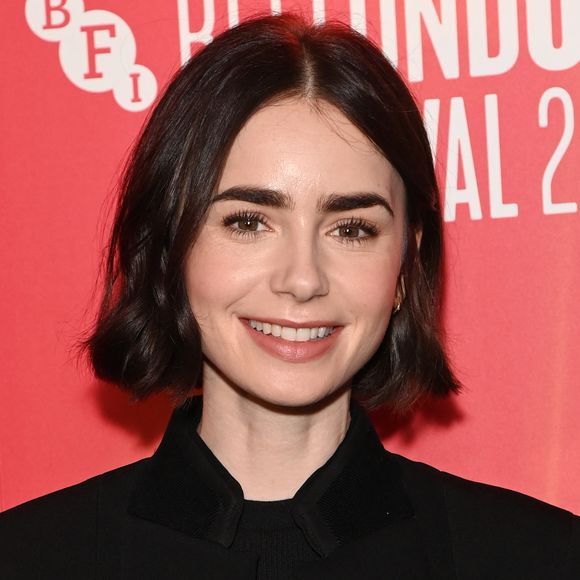 Lily Collins a fait une annonce bouleversante qui a ému ses millions d’abonnés...

Gala du tapis rouge du BFI London Film Festival pour THE SUMMER BOOK qui s'est tenu au Curzon Mayfair, à Londres. Ici : Lily Collins Crédit : Justin Goff/GoffPhotos