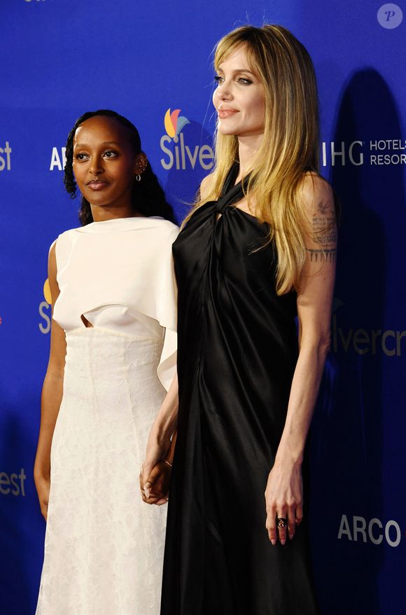 À ce jour, seuls Knox et Pax continuent à utiliser publiquement le nom Jolie-Pitt, même si la famille reste particulièrement discrète sur leurs relations avec leur père.