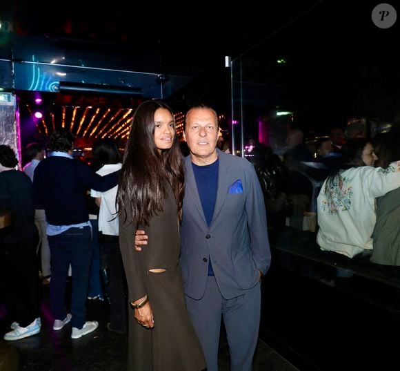 J.Roch a reçu ses amis pour fêter la fermeture de son célèbre club privé, "VIP Room" à Saint-Tropez, après 29 ans d'existence, le 5 avril 2026. Après un dernier week-end de fête, du 3 au 5 avril 2026, le célèbre établissement sera remplacé par le "Lilly's Club".
© Luc Boutria / Nice Matin / Bestimage
