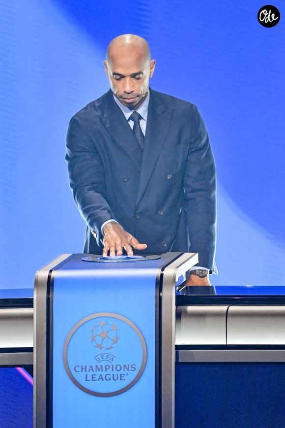 Thierry Henry lors du tirage au sort de la phase de ligue de l’édition 2026-2027 de la Ligue des champions au Grimaldi Forum de Monaco, le 27 août 2026. © Bruno Bebert/Bestimage