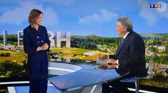 Jacques Legros présente son dernier JT de 13 heures en sa qualité de joker pendant près de 26 ans sur TF1, le 9 mai 2025. Emu aux larmes, le journaliste a passé le relais à Isabelle Ithurburu, qui sera à partir de mi-juillet 2025. 
© Agence via Bestimage