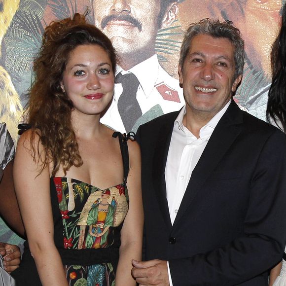 Quelques jours après avoir annoncé la naissance de son deuxième enfant, Louise Chabat est revenue plus en détails sur les jours difficiles qui ont précédé son accouchement.

Alain Chabat et sa fille Louise - Avant-première du film "Sur la piste du Marsupilami" à Paris