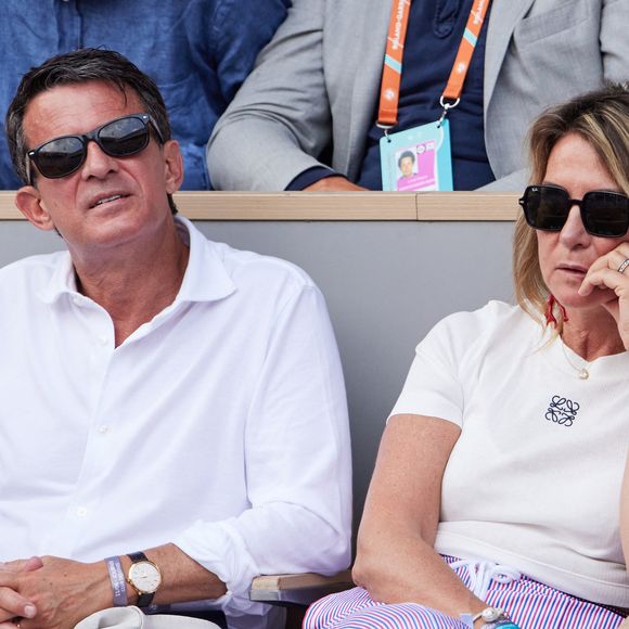 Ensuite, ils se sont dirigés vers l’île de Minorque, pour célébrer leurs noces sur trois jours

Manuel Valls et sa femme Susana Gallardo Torrededia - Célébrités en tribunes des Internationaux de France de tennis de Roland Garros 2023 à Paris le 11 juin 2023. © Jacovides-Moreau/Bestimage
