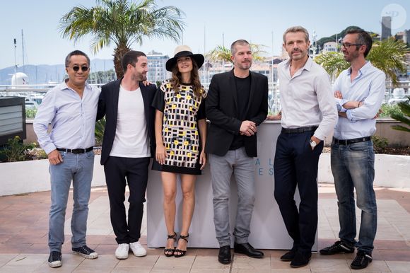 Renaud Le Van Kim, Guillaume Gouix, Virginie Ledoyen (robe Longchamp), Eric Hannezo, Lambert Wilson, Guillaume Lacroix - Photocall du film "Enragés" lors du 68ème festival de Cannes le 18 mai 2015. 
©BORDE-MOREAU / BESTIMAGE