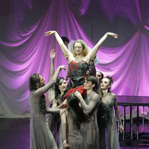 - Exclusif - Céleste Hauser - Générale du spectacle musical "Les Souliers Rouges" au Casino de Paris, le 24 janvier 2025.
"Les Souliers Rouges" est un conte musical produit par Marc Lavoine et son compositeur attitré Fabrice Aboulker d'après le conte "Les Chaussons Rouges" de Hans Christian Andersen.
© Guirec Coadic/Bestimage