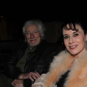 Marqué par le divorce de ses propres parents, il a longtemps refusé d’officialiser la rupture afin d’épargner ses enfants.

Hugues Aufray et sa femme Murielle - Hugues Aufray reçoit la médaille Grand Vermeil de la ville des mains d'Anne Hidalgo, à l'hôtel de ville de Paris le 18 décembre 2025. © Philippe Baldini/Bestimage